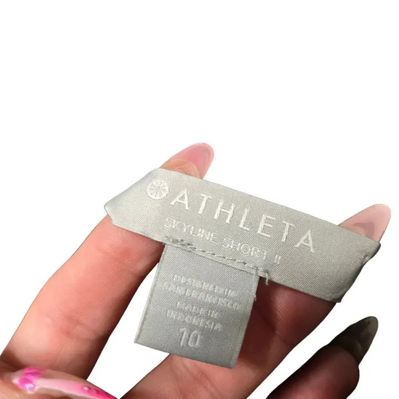 Athelta Skyline Short II Black - Picture 4 of 8